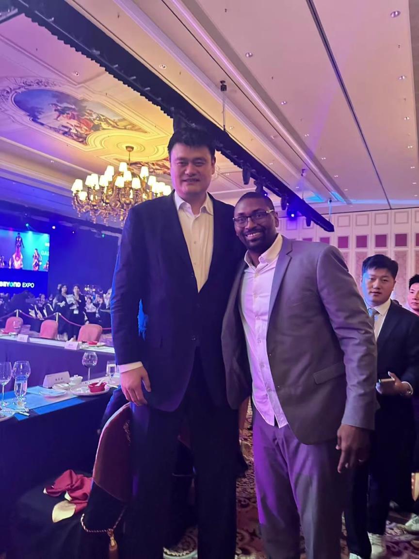 阿泰斯特曬與姚明合照：這是我最喜歡的隊(duì)友 姚?。?>
                                <div   id=