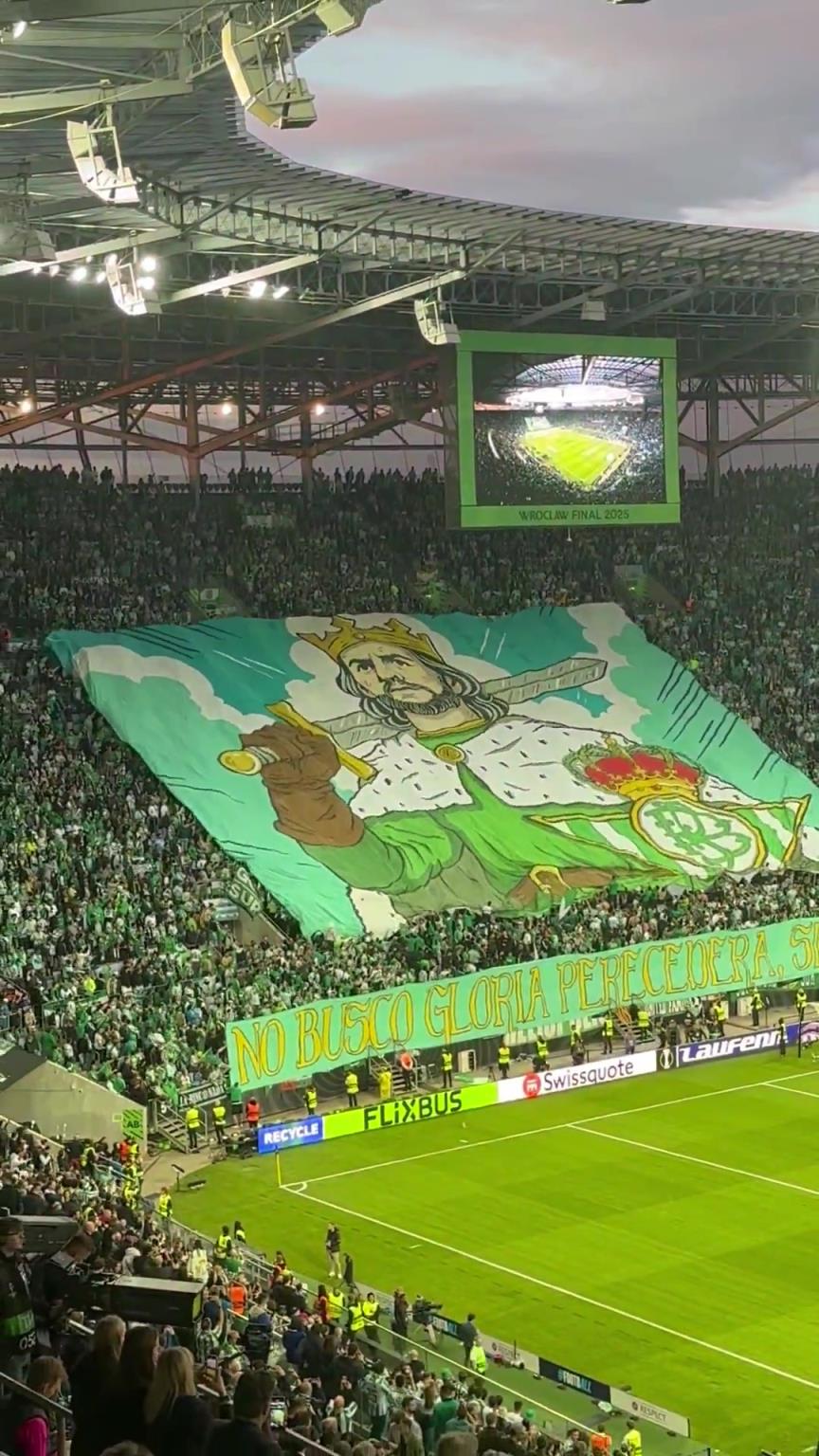 沖擊獎(jiǎng)杯！貝蒂斯球迷這巨型Tifo太有氣勢了