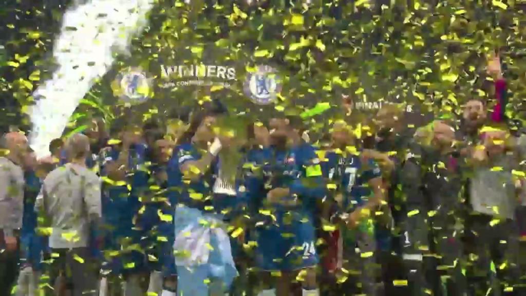 ?榮耀藍(lán)軍！歐協(xié)聯(lián)奪冠捧杯！里斯-詹姆斯高舉獎(jiǎng)杯全隊(duì)?wèi)c祝