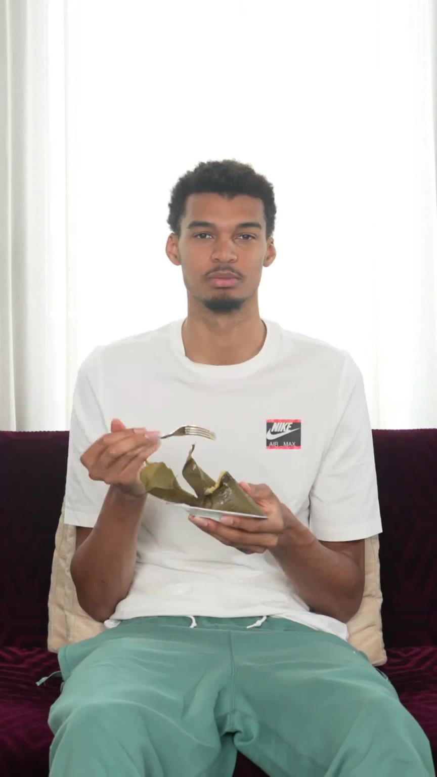 文班亞馬用中文祝吧友端午節(jié)安康 粽子一吃根本停不下來(lái)